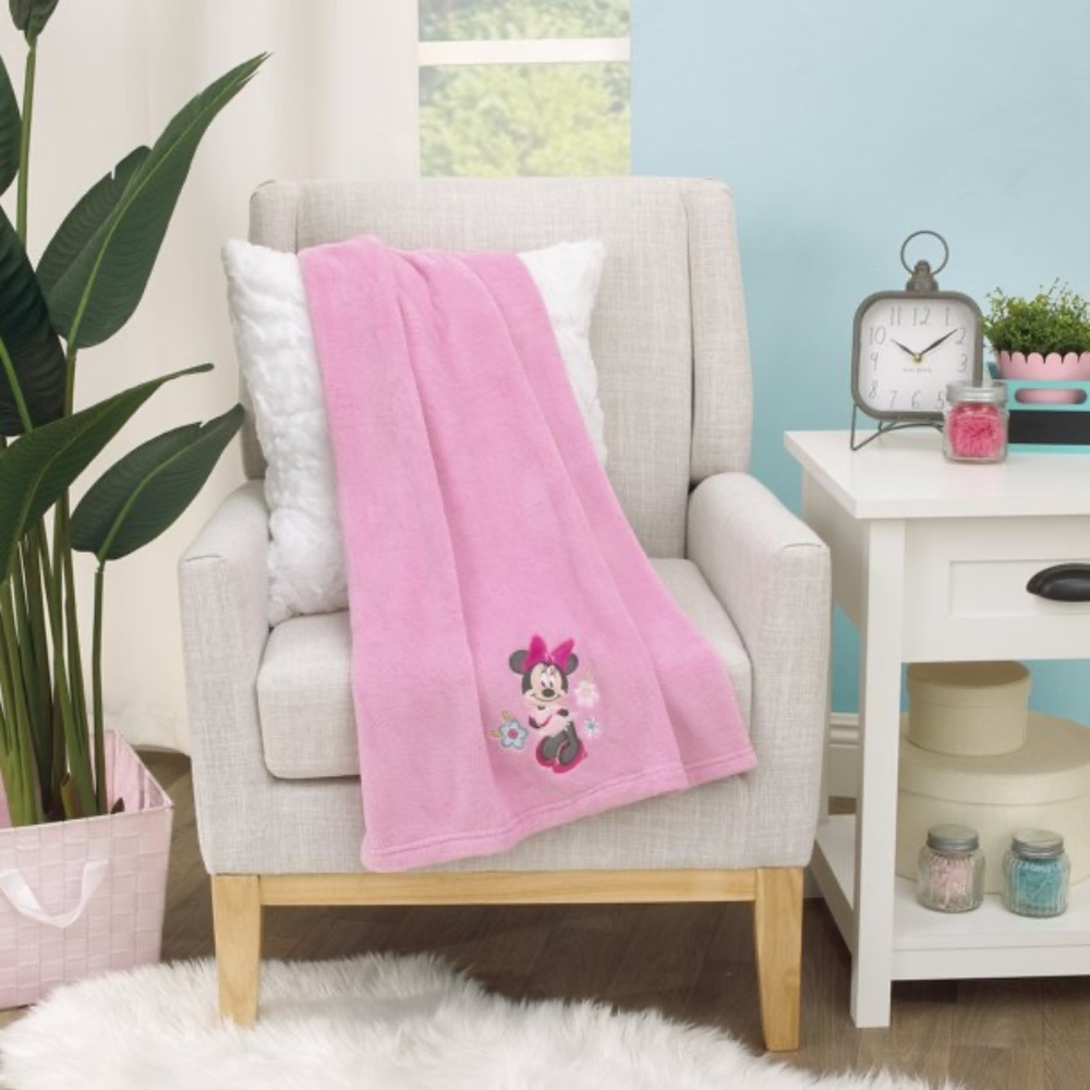 Disney Baby Minnie Mouse Petals Perfect 9-pc. Crib Bedding Set - Picture 12 of 16